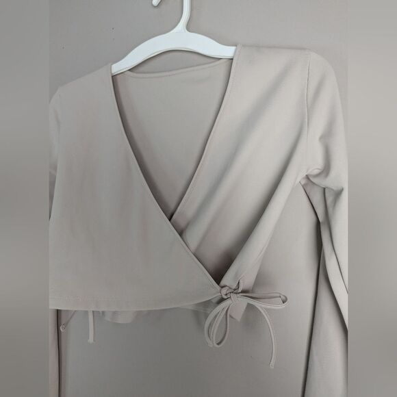 Nubyen Cream Wrap Activewear Top Women’s Long Sleeve Cropped XS Yoga Gym - Picture 5 of 8